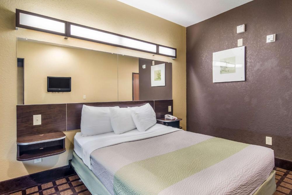 Queen Room - Disability Access - Non-Smoking interior